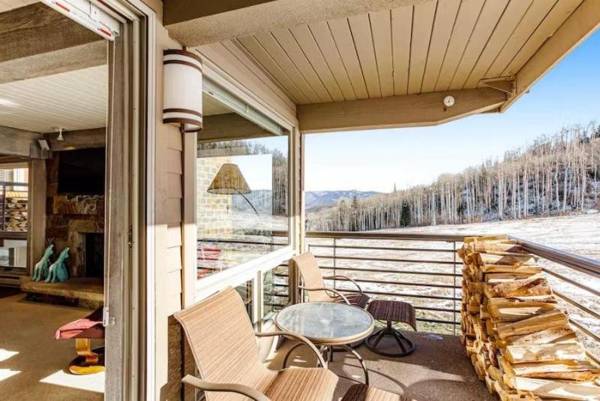 Snowmass Village 2 Bedroom at the Enclave - Ski-in Ski-out with Airport Transfers