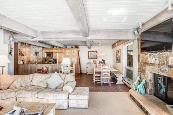 Snowmass Village 2 Bedroom at the Enclave - Ski-in Ski-out with Airport Transfers