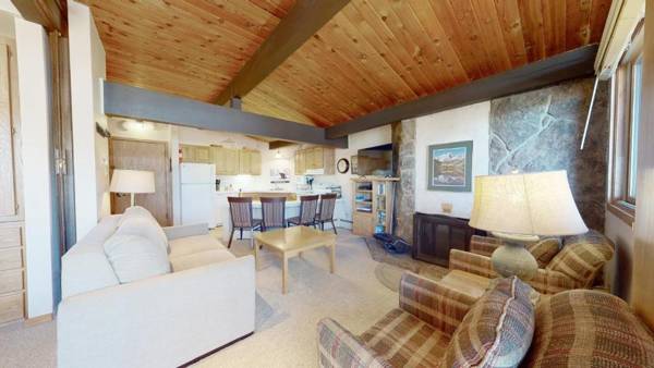 Laurelwood Condominiums Studio Deluxe Unit 113