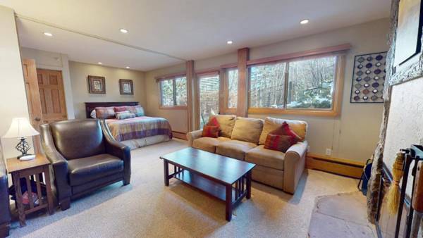 Laurelwood Condominiums Studio Premier Unit 301