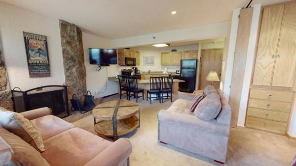 Laurelwood Condominiums Studio Premier Unit 307