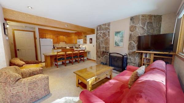 Laurelwood Condominiums Studio Premier Unit 407