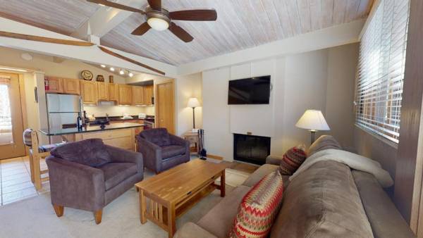 Laurelwood Condominiums Studio Premier Unit 412