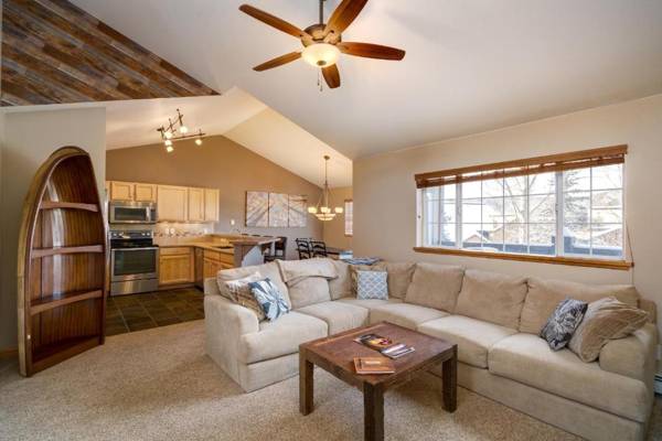 #1018 3 Bed 3 Bath Mountain Townhome
