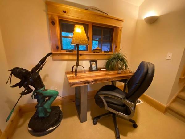 Workspace - Double Eagle B2 - A Picturesque Cabin
