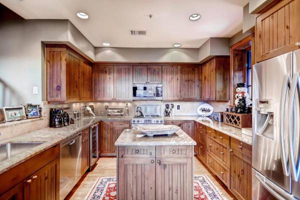 Bachelor Gulch Village