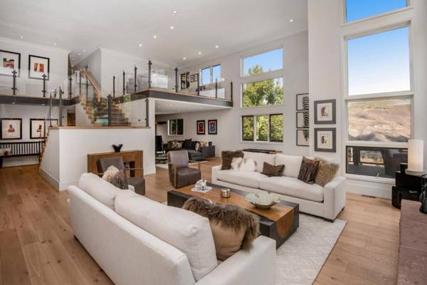 Welcome to the Modern Mountain Luxury!