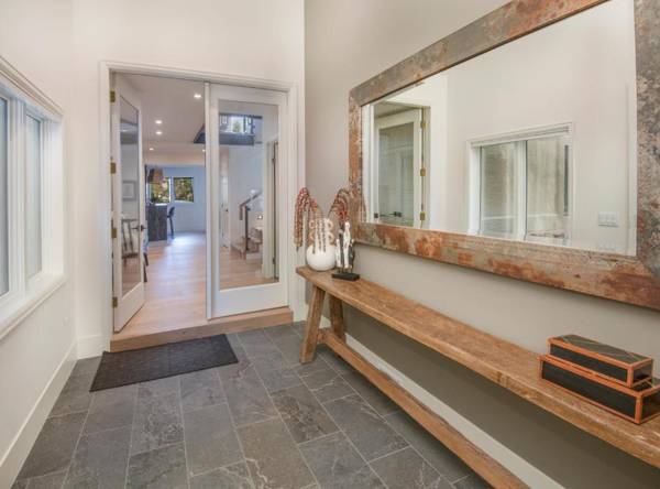 Welcome to the Modern Mountain Luxury!