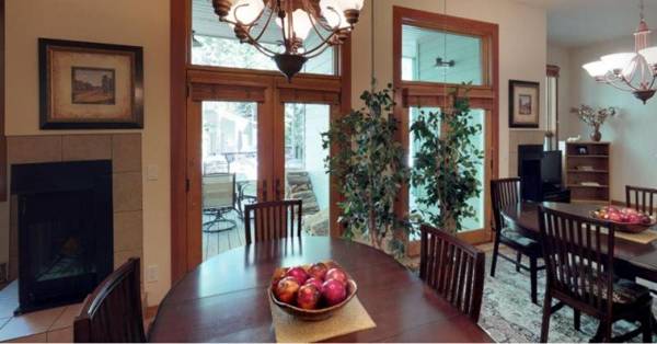 Luxury One Bedroom Condo in Cascade Village at the Base of Chair Lift 20