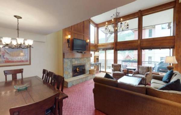 3 Bedroom Condo at Boutique Resort with Hot Tub Access and within Walking Distance to the Eagle Bahn Gondola
