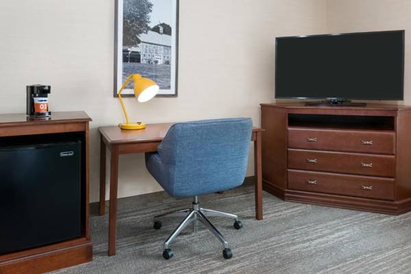 Workspace - Hampton Inn Springfield South Enfield