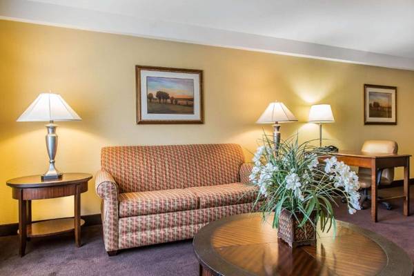 Clarion Hotel & Suites Hamden - New Haven