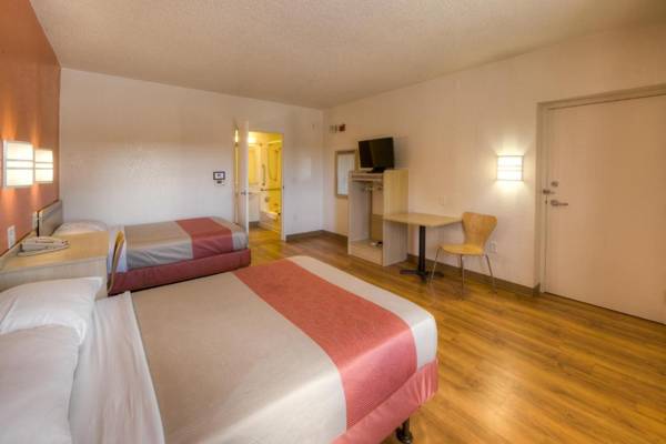 Motel 6-Niantic CT - New London