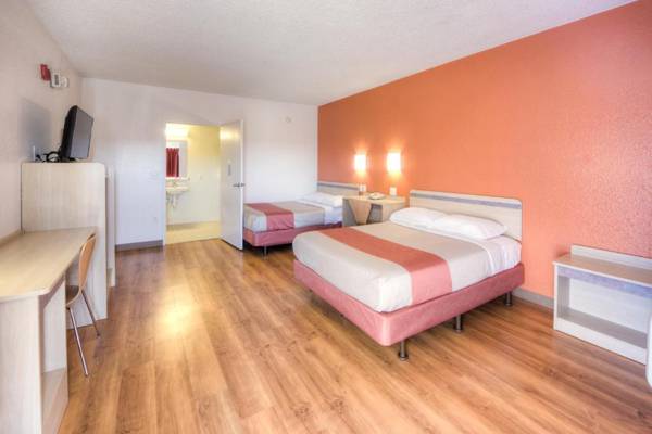 Motel 6-Niantic CT - New London