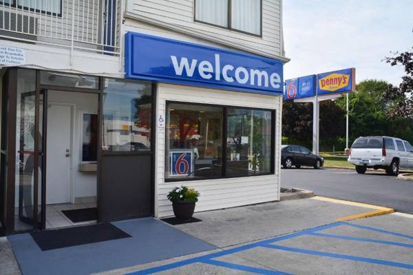 Motel 6-Southington CT - Hartford