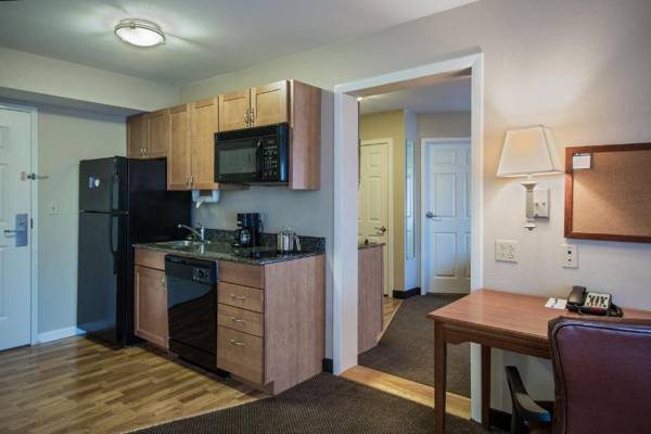 Candlewood Suites Windsor Locks an IHG Hotel