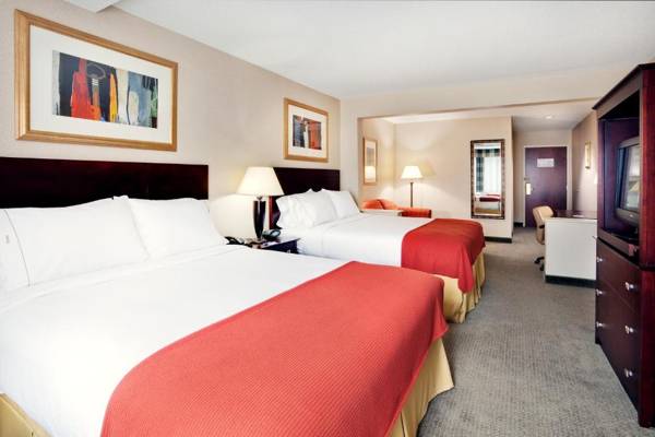 Holiday Inn Express & Suites Bradley Airport an IHG Hotel