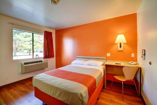 Motel 6-Windsor Locks CT - Hartford