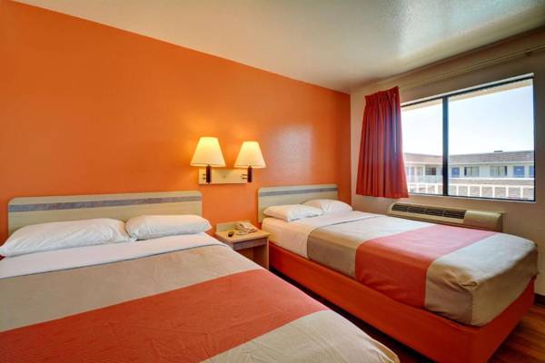 Motel 6-Windsor Locks CT - Hartford