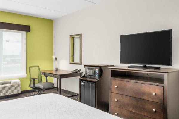 Workspace - Holiday Inn Express & Suites Wilmington-Newark an IHG Hotel