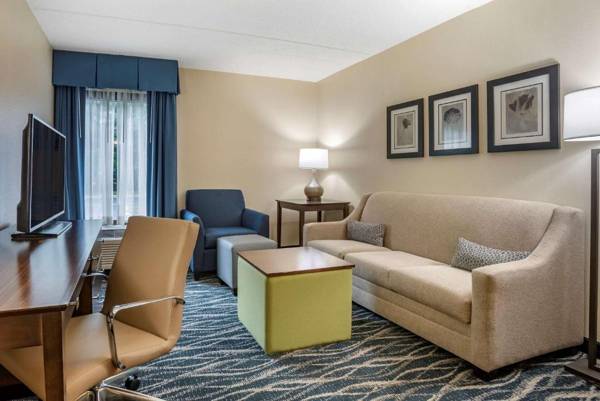 Workspace - Comfort Inn and Suites Newark