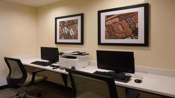 Workspace - Candlewood Suites - Newark South - University Area an IHG Hotel