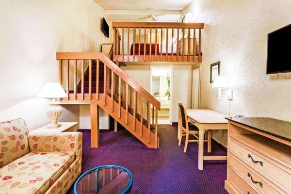 Days Inn & Suites by Wyndham Altamonte Springs