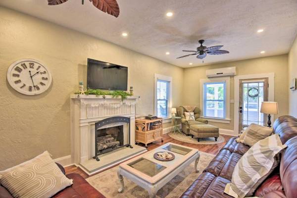 Bright Bradenton Retreat 1 Mi to Downtown!