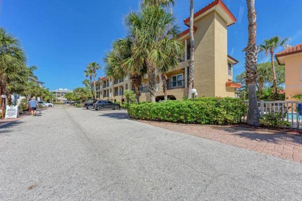 Bradenton Beach Club Bliss-3 Bedroom-2 Bathroom Condo-2 Pools-HotTub-Private Beach Access