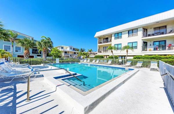 Gulf Breeze Ami-2BD-2BA-Condo-Private Beach Access-Heater Pool-Water Views From Every Window