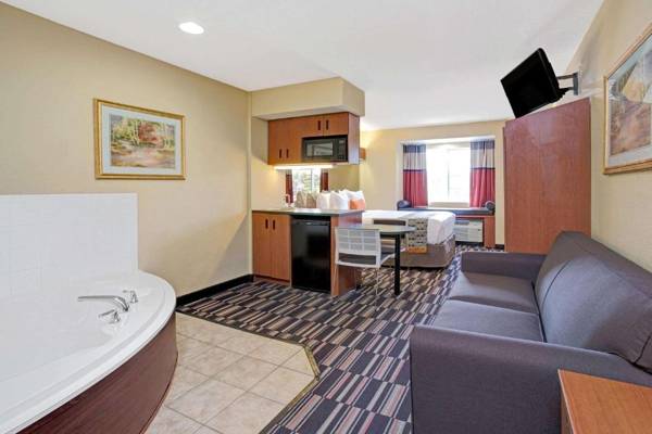 Microtel Inn & Suites by Wyndham Bushnell