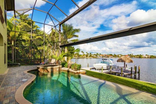 Tropical waterfront paradise with gulf access heated infinity pool and spa - Villa Southern Shores