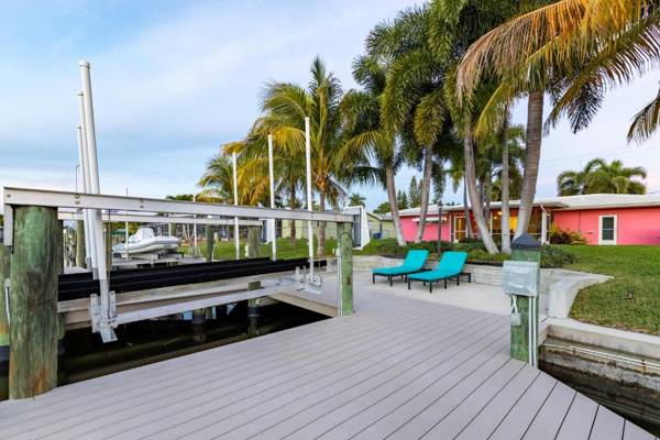 Pet Friendly Paradise with AMAZING Gulf Access - Flamingo Cottage - Roelens Vacations