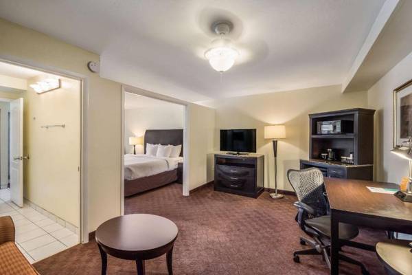 Workspace - Clarion Inn & Suites Central Clearwater Beach