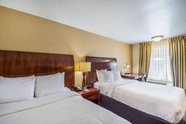 Clarion Inn & Suites Central Clearwater Beach