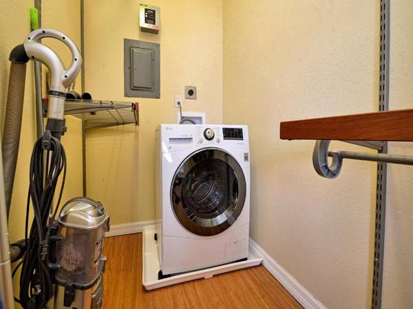 Dolphin Cove Beautiful 11th Floor Water View - 1 Bedroom 1 Bathroom 23149