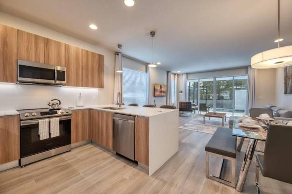 Amazing townhome with private pool near Disney