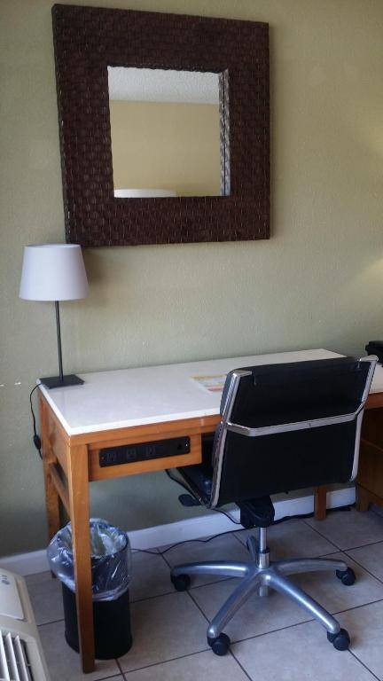 Workspace - Days Inn by Wyndham Cocoa Cruiseport West At I-95/524