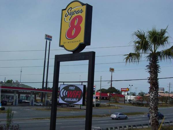 Super 8 by Wyndham Crestview