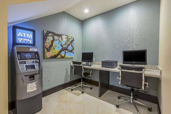 Workspace - Hotel Dello Ft Lauderdale Airport Tapestry Collection by Hilton