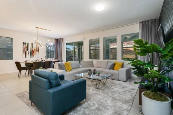 Large 6 BED Vacation Home