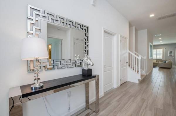 Splendid 12BED Next to Universal and Disney