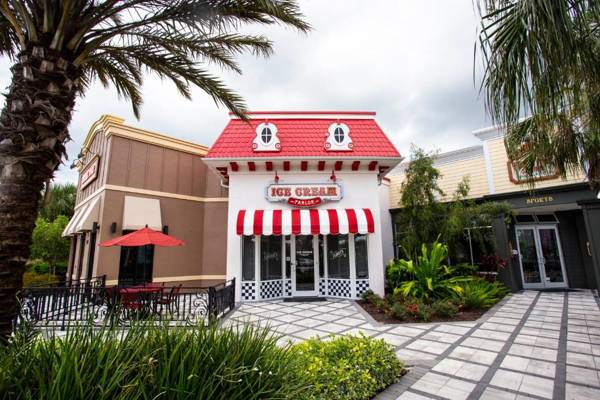 Stunning 5 Bd Home w/ Pool Close to Disney 174