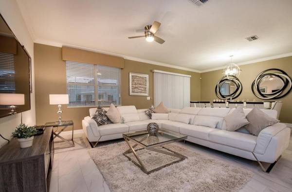 Larges Groups Welcome to The Magic of Marilyn Escape