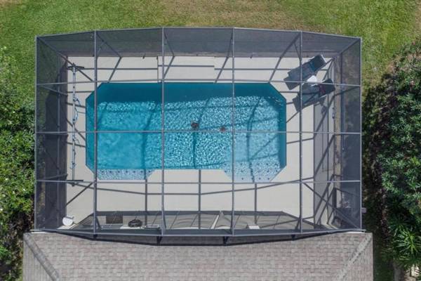 Balmoral Breeze -Lake View Family Villa with Private Pool & Game Room