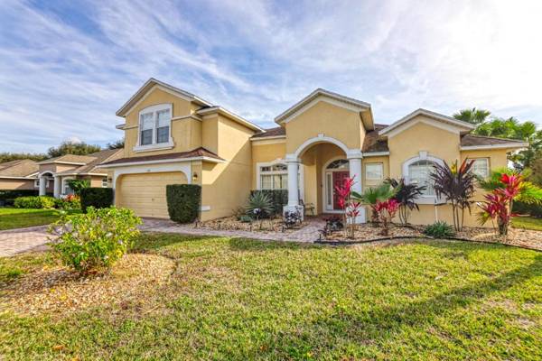 Refreshing Tuscan Ridge Home by IPG Florida