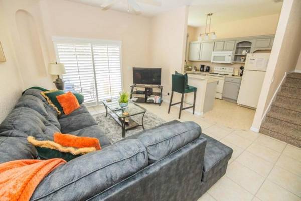 Lynval's Regal Palms Resort Townhome