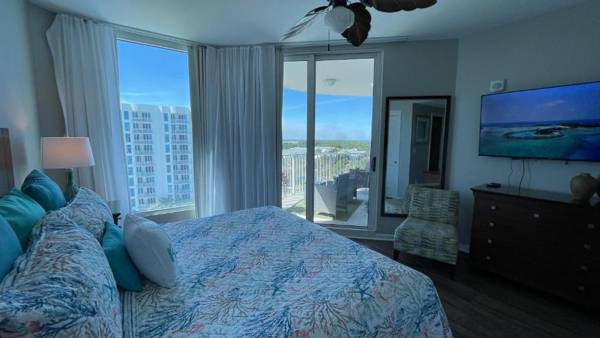 Spectacular Sunsets 5 star Resort Condo Across from Beach Sleep 6 Private Shuttle
