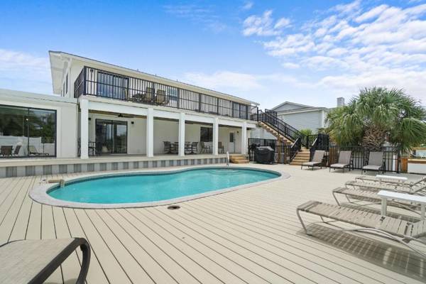 Destin Beach House - Happy Harbor House by Panhandle Getaways