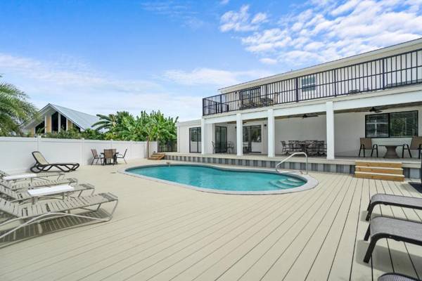 Destin Beach House - Happy Harbor House by Panhandle Getaways